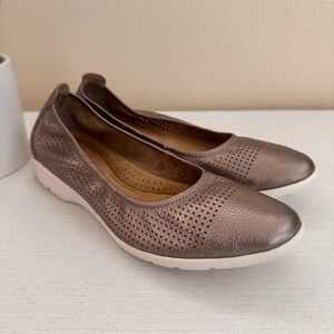 Clarks Collection Taupe Metallic Perforated Leather Loafers Women’s 8.5M